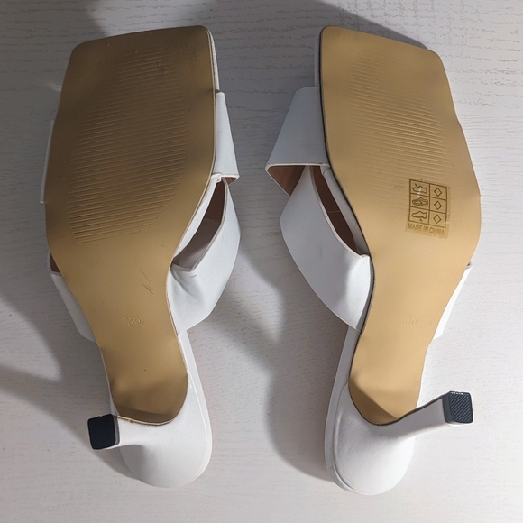NWOT 7 White Heeled Mule Sandals - Picture 5 of 5